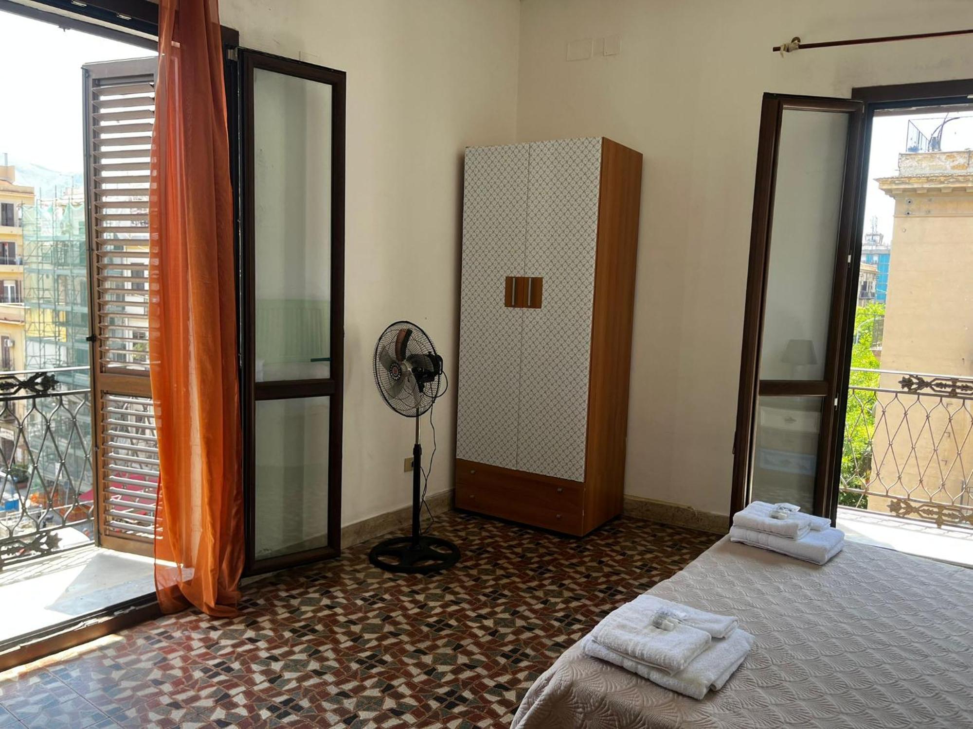 Mille Lire Peppe'S Home — Photos 1